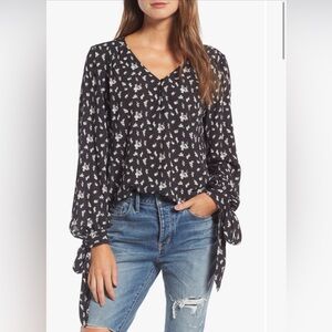 Hinge Black White Floral Blouse Sz Small with Bow tie long sleeve top Size Small